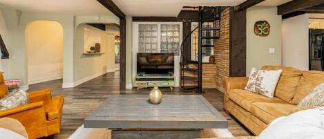 Smart TV, fireplace, books, stereo