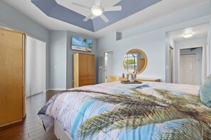 3 bedrooms, WiFi, bed sheets - Villa Andrea - Almost 2,700 sqft heated pool home on triple lot w/sailboat access! - SWFL Rentals (Cape Coral)