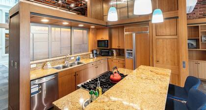 Luxury Condo | Paddle North w/ Private Sauna & Gym