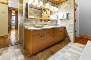 Shower, jetted tub, hair dryer, towels