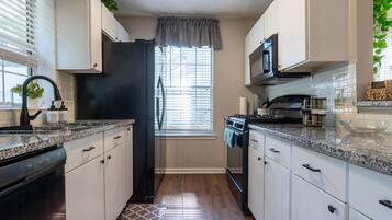 Micro-ondes, four, plaque de cuisson, lave-vaisselle