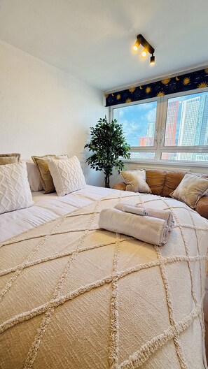 3 bedrooms, in-room safe, desk, iron/ironing board