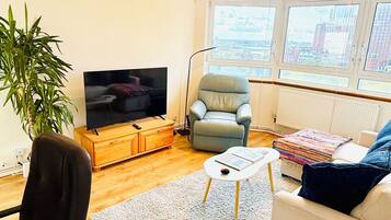 Smart TV, books, stereo