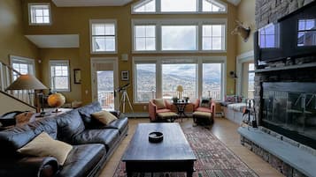 Fernseher, Kamin, Tischfußball