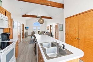 Réfrigérateur, micro-ondes, four, lave-vaisselle