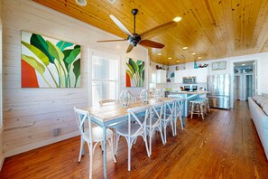 Dining - OV33 Private Heated Pool, Golf Cart Included, Pet Friendly (Port Aransas)