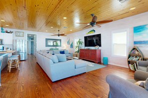 TV, ping pong - OV33 Private Heated Pool, Golf Cart Included, Pet Friendly (Port Aransas)