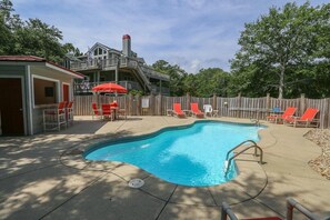 Pool - Penn Station - Spacious and beautifully decorated, home offers the comforts and amenities of home! (Southern Shores)