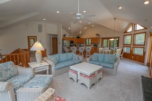 TV - Penn Station - Spacious and beautifully decorated, home offers the comforts and amenities of home! (Southern Shores)
