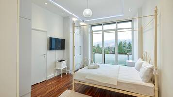 Luxury Condo | 3 bedrooms, Egyptian cotton sheets, premium bedding, down duvets