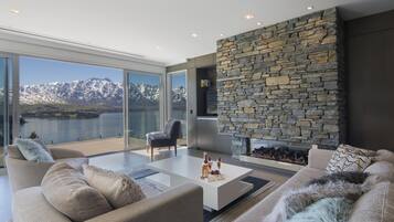 Deluxe Villa | Living area