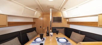 Noche a Bordo en Lujoso Velero