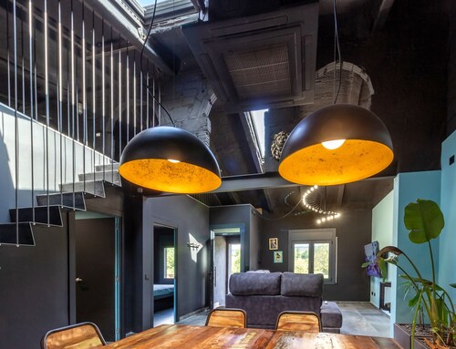 Black House - Singular industrial-style house