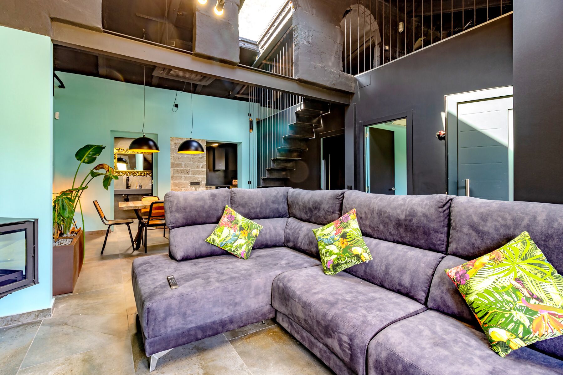Black House - Une Maison Au Style Industriel - Olot
