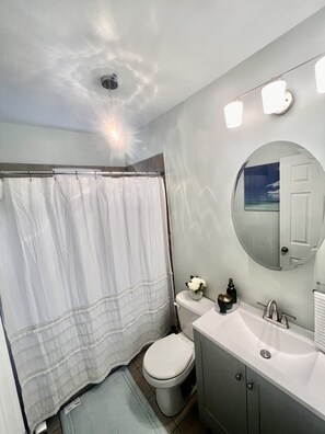 Bathroom - Hidden Gen in Weequachic (Newark)