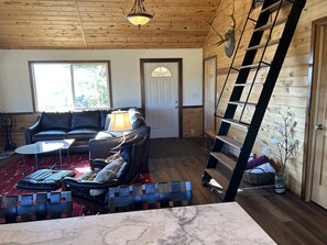 Smart TV, fireplace - Secluded Cabin with Breathtaking Views on 3 Acres (Jefferson)