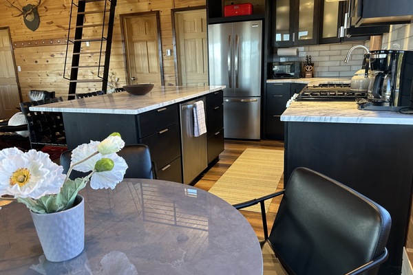 Frigorifero, microonde, forno, piano cottura