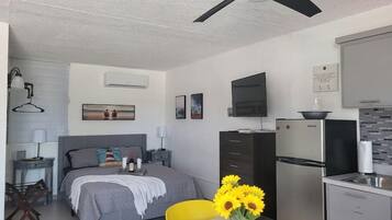 Iron/ironing board, free WiFi, bed sheets