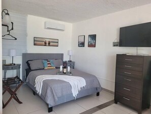1 chambre, fer et planche à repasser, accès au Wi-Fi (inclus)