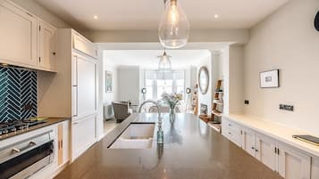 Réfrigérateur, micro-ondes, four, lave-vaisselle