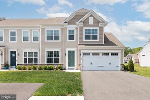 Exterior - One bedroom on upper floor w/full bath & living room available for one person.   (Millsboro)