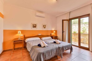 9 bedrooms, iron/ironing board, travel crib, free WiFi