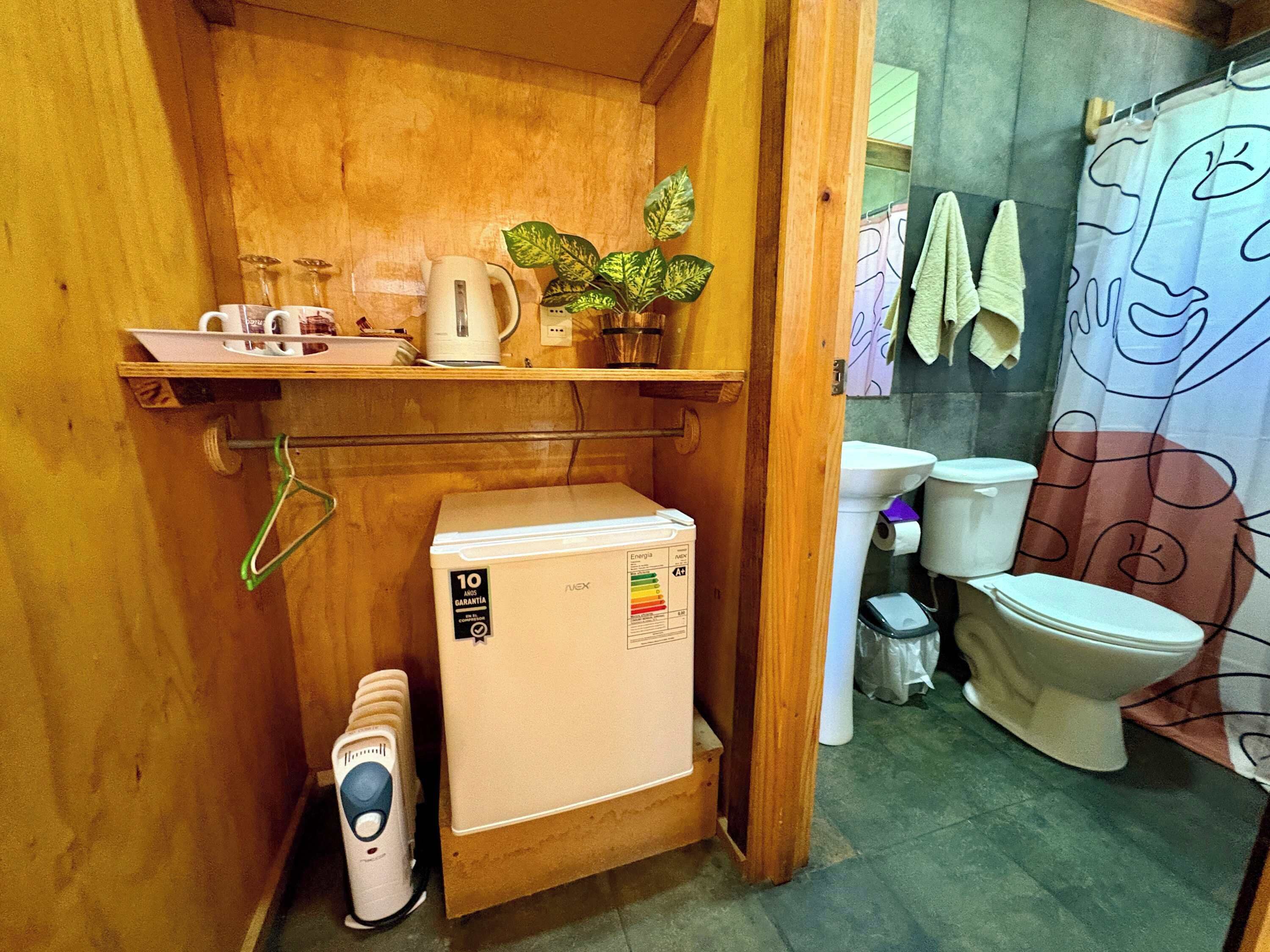Douche, articles de toilette écologiques, sèche-cheveux
