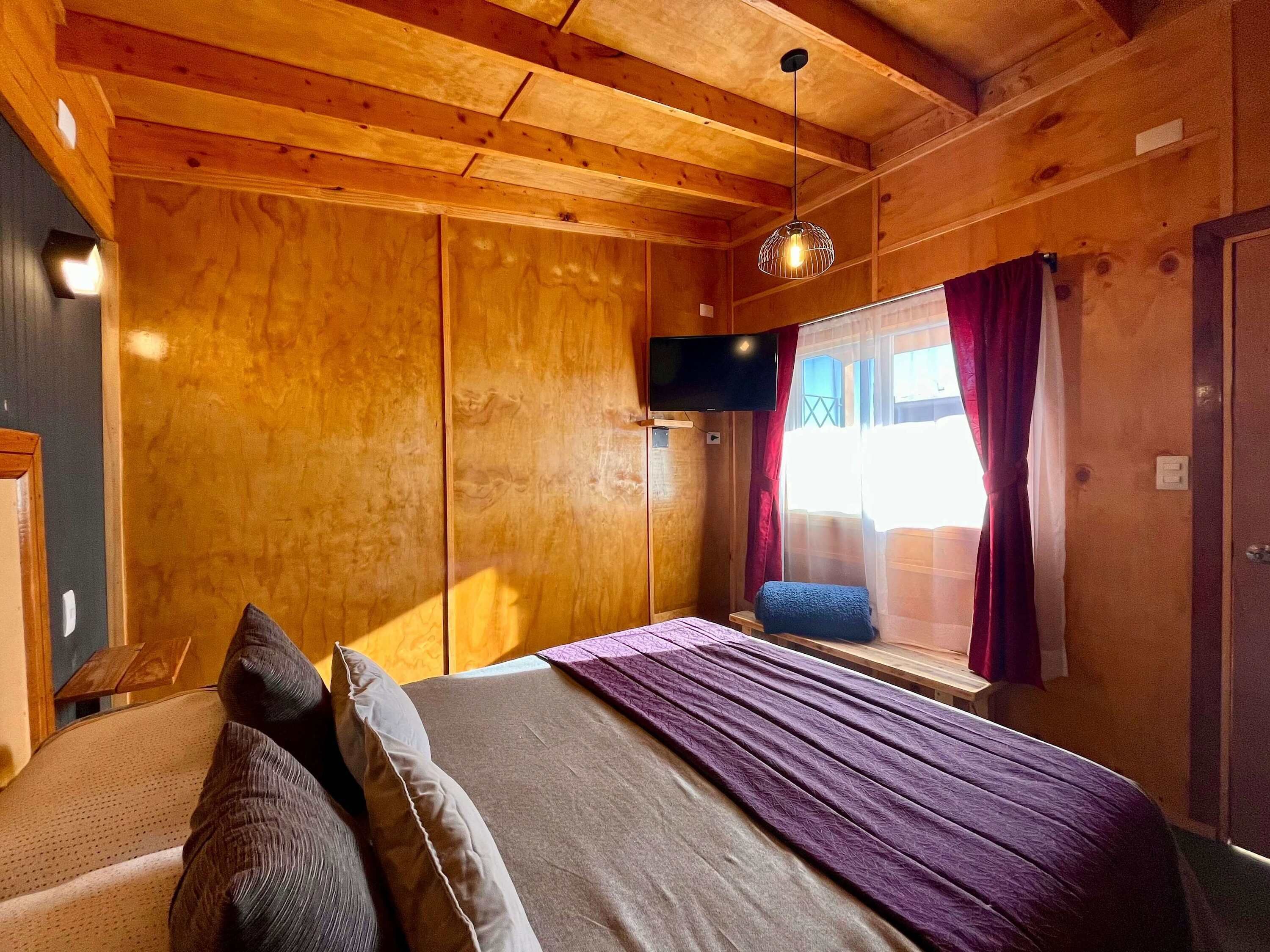 1 habitación, escritorio, tabla de planchar con plancha y wifi gratis 