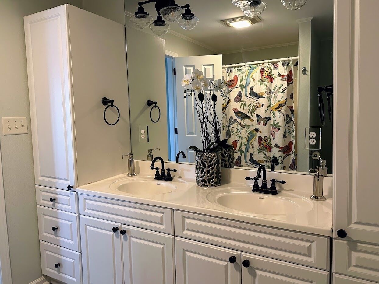 Sèche-cheveux, serviettes fournies, savon, shampoing