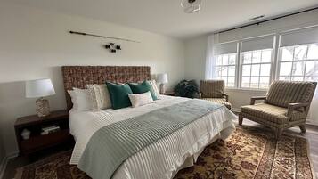 4 chambres, bureau, fer et planche Ă repasser, lit parapluie