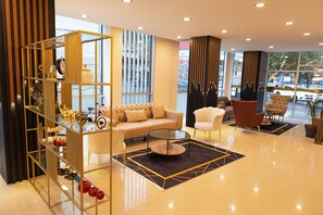 Coin salon dans le hall
