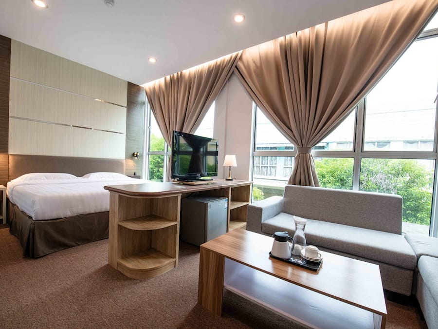 Executive Suite, Multiple Beds, Non Smoking | Individually furnished, desk, blackout drapes, iron/ironing board