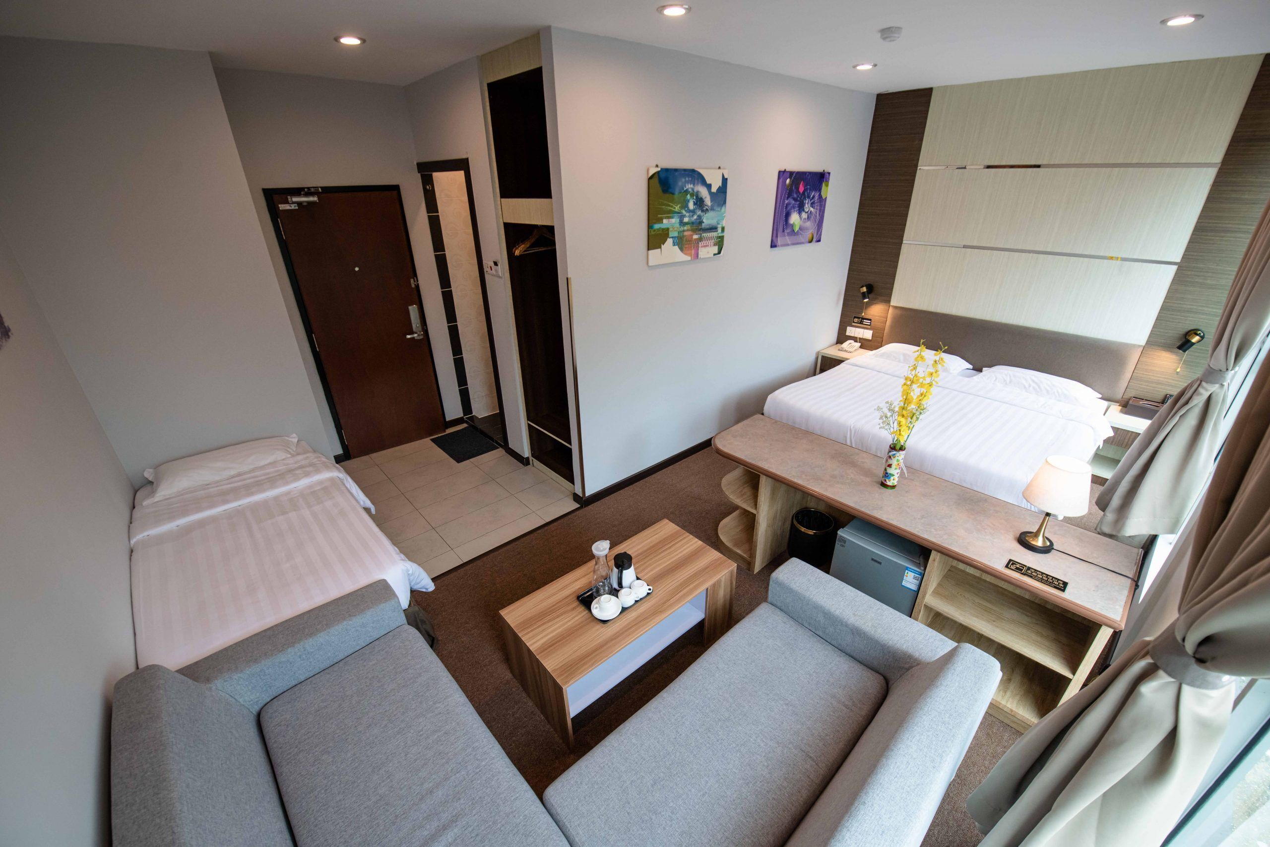 Executive Suite, Multiple Beds, Non Smoking | Living area | 30-inch flat-screen TV with cable channels