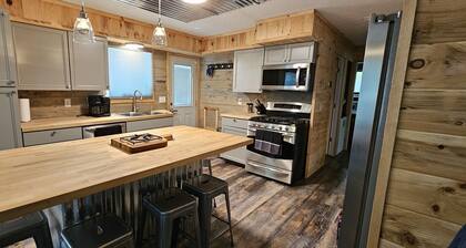 Cozy Cabin/Home with Pool Table 5 minutes from Chickamauga Lake