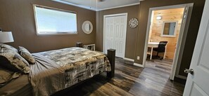 4 slaapkamers, een bureau, een strijkplank/strijkijzer, gratis wifi