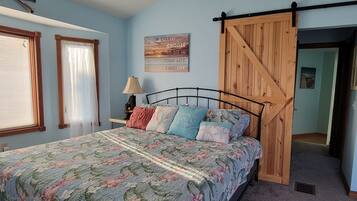 2 chambres, fer et planche à repasser, Wi-Fi gratuit, draps fournis