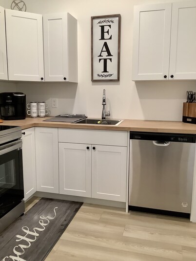 Sapphire Lux Queen Suite