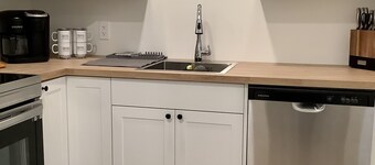 Sapphire Lux Queen Suite