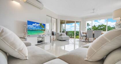 Cairns 3 bedroom Waterfront Condo - 5 minutes from airport