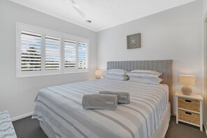 3 bedrooms, desk, iron/ironing board, WiFi