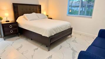 3 bedrooms, desk, iron/ironing board, free WiFi