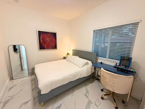 3 bedrooms, desk, iron/ironing board, free WiFi