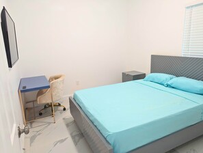 2 室のベッドルーム、アイロン / アイロン台、WiFi (無料)、ベッドシーツ