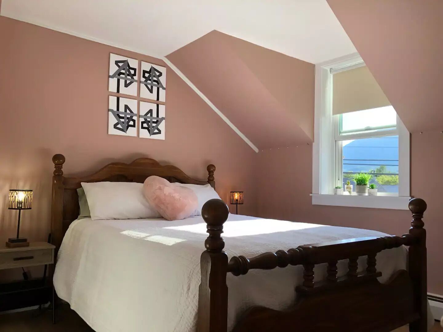 3 bedrooms, desk, iron/ironing board, travel cot