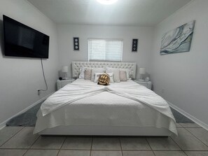 3 bedrooms, in-room safe, desk, soundproofing