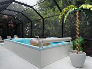 Indoor spa tub