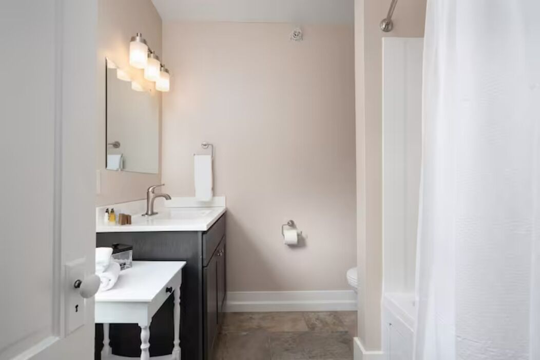 Cozy studio close to downtown, hiking and skiing