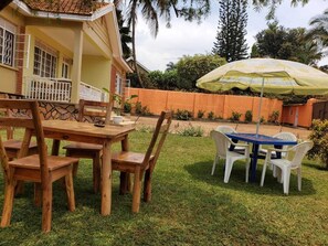 تناول الطعام بالخارج