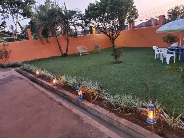 تناول الطعام بالخارج