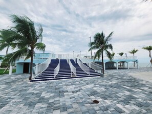 المنطقة المحيطة بالمنشأة